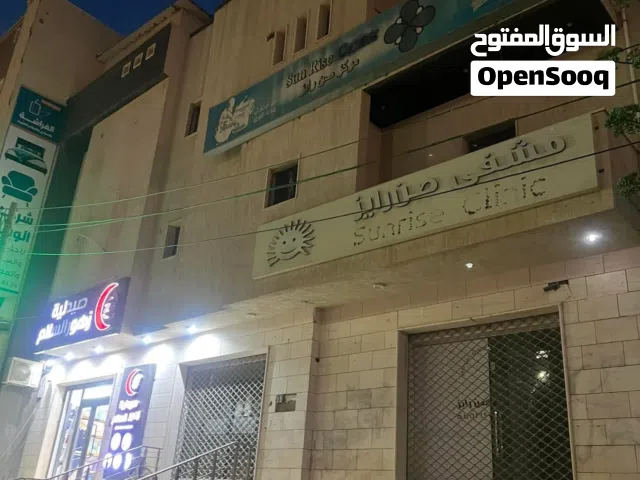 مبنى استتماري للإيجار