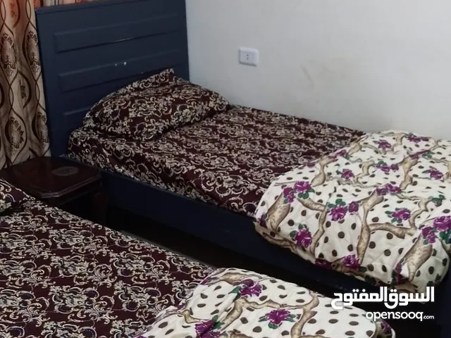 ستديو مفروش بمنطقة وادي صقره مكون من غرفتين وحمام بمنطقة خدمات وقريب من شارع الرئيسي