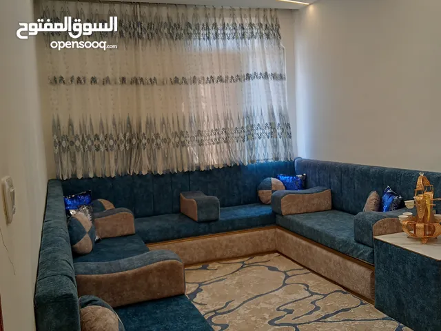شقة سكنية للبيع في سحاب طابق ثاني مدخلين للشقة قرب الجامع ابو بكر الصديق الحي الغربي