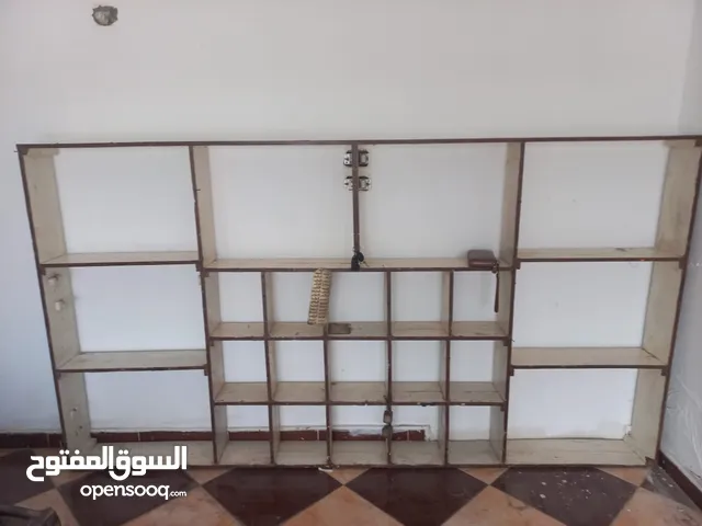 بترينه الوميتال الوان 120سم وارفف خشب للبيع لعدم الاستخدام