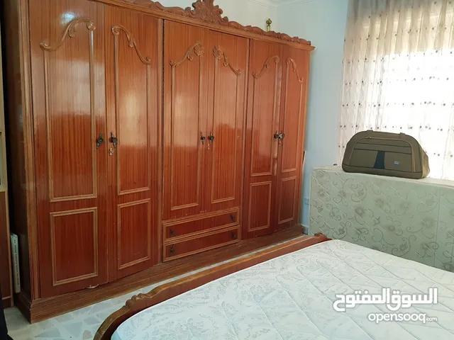 غرفة نوم حفر زان بحالة جيدة