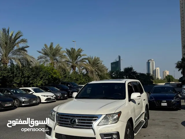 لكزسLX570 2015 بحالة رائعة السيارة(استعمال شخصي) السيارة قمت القوة والموصفات اقبل لبدل على لاند احدث