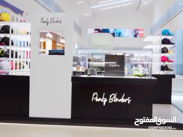 كيوسك كامل بحاله الزيرو مكون من 4 باترين داخل ليد بروفايل اعلي خامه ومرايا كبيره بدرج سوفت كلوز