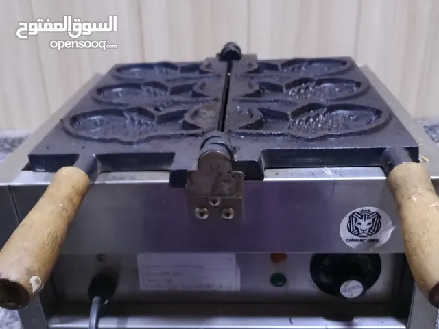 عدة وافل وكريب و ماكينة بوظة على الصاج وثلاجة ومطبخ لاتيه وفلتر ونثريات