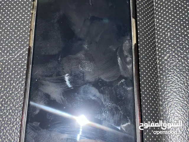 ايفون 12 برو ماكس لون ابيض جهاز جميل استخدام شخصي  جهاز امريكي  مغيرلو شاشة او ضهر. او سماعة جديدة