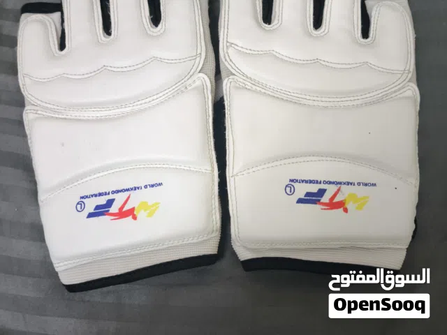 قفازات ايدين مستعملا