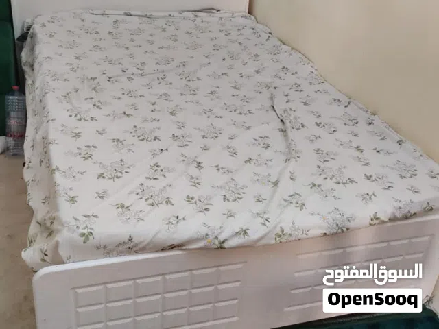 سرير مع تسريحة