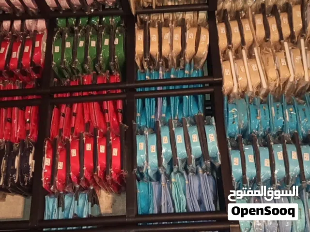 متوفر كمية قمصان رجالي أكثر من 1500قميص جديد بسعر مغري