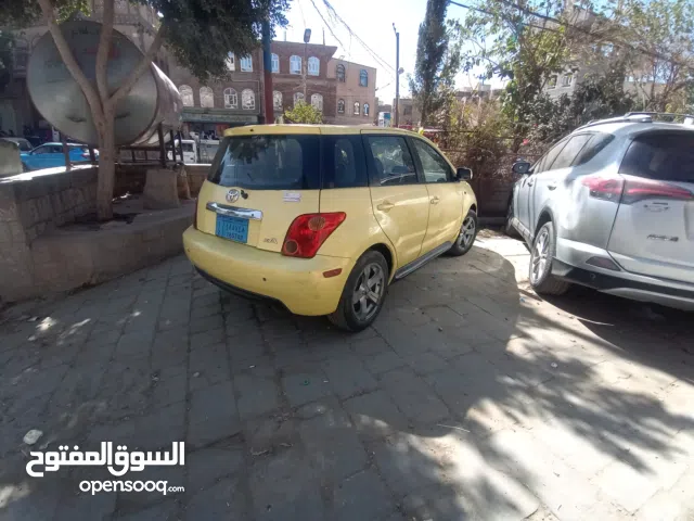 سيارة تويوتا يارس XA نضيف اقتصادية والبيع للحاجة