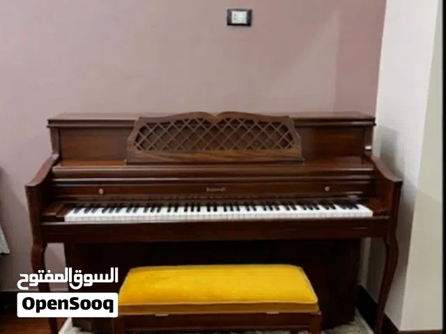 للبيع بيانو Kimball أمريكي قائم، موديل S435. يتميز بتصميمه الكلاسيكي الفريد وجودة تصنيع عالية