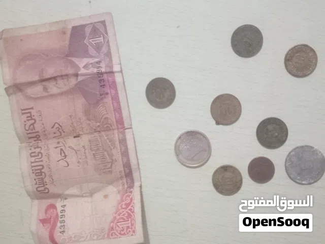 عملات قديمة مثل ال دورو و الدينار القديم فيه وجه بورقيبة