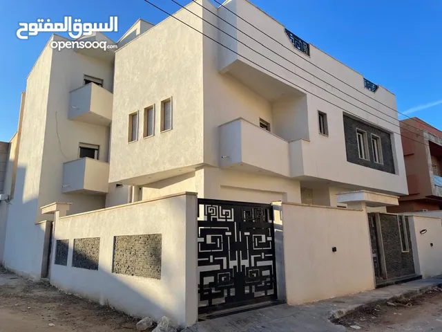 400 m2 More than 6 bedrooms Villa for Rent in Tripoli Al-Serraj
