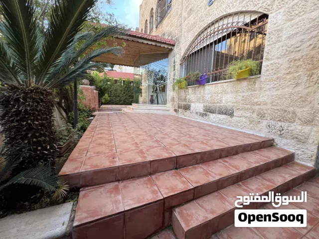 فيلا للبيع في دير غبار بسعر مغري