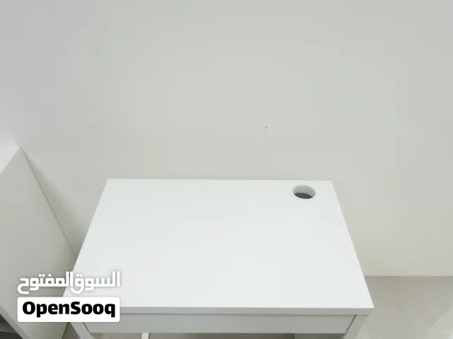 للبيع:// طاولات و كراسي