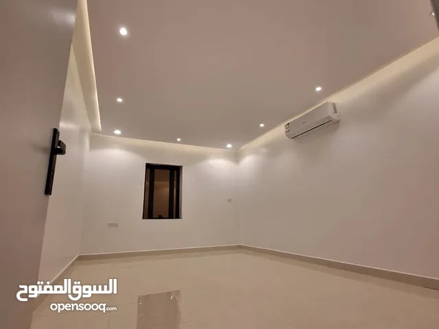 شقه للايجار في الرياض حي العارض غرفتين وصاله ومطبخ وحمامين بسعر مناسب لايجار شامل الكهرباء