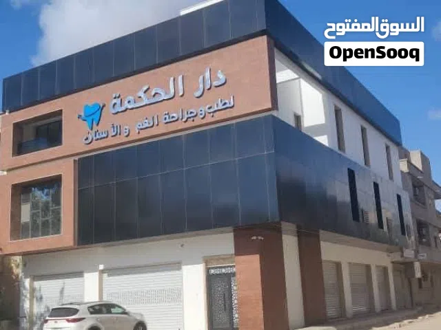 قراجات للإيجار بمساحة 300 متر مربع
