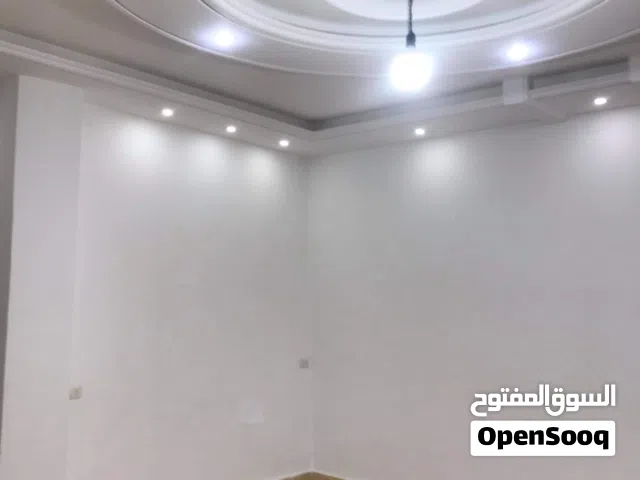 منزل للبيع مساحة الارض تقريبا 80 متر اول شارع في حديقة حي المجاهدين قرب جامع نوري باني