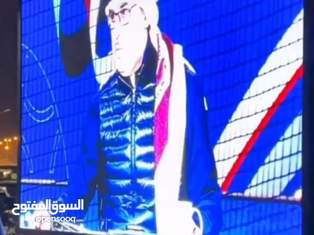 شاشات إعلانات خارجية وداخلية