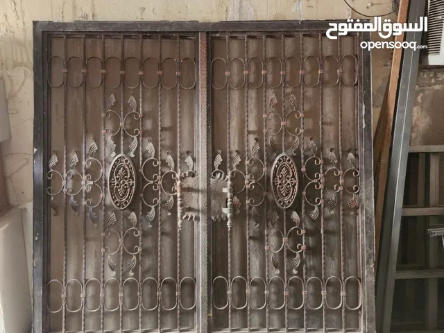 للبيع باب منزل