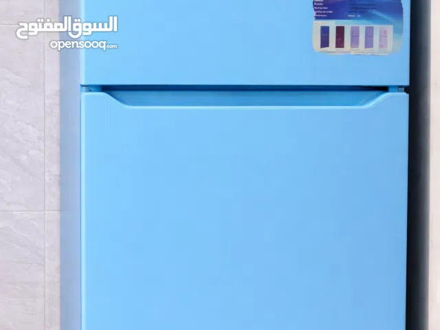 ثلاجة نظيفة جداً وحالة ممتازة اللون أزرق مميز وراقي