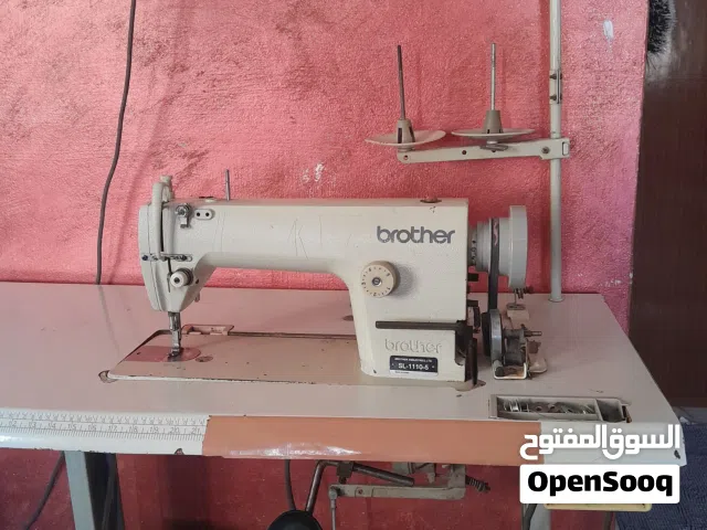 ماكنة خياطه صناعيه مع طاولتها وماتور للبيع