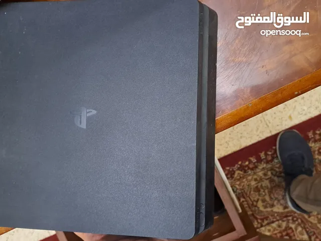 جهازه بلايستيشن 4 مستعمل سليم مساحه 500 مع يد تحكم واحده مع لعبه كولف اديوتي 3