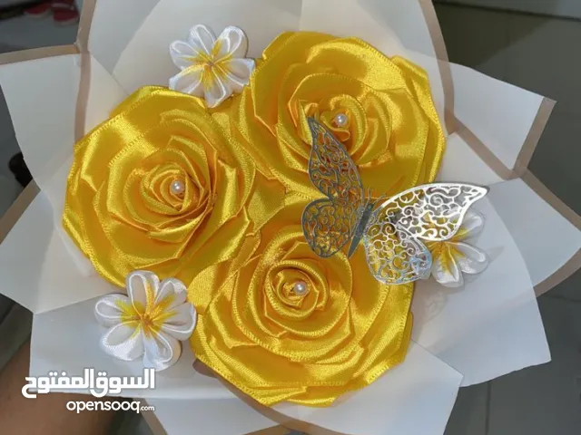 ورد صناعي مصنوع من يد