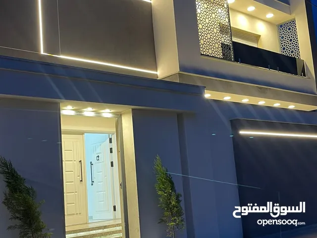 695 m2 More than 6 bedrooms Villa for Sale in Tripoli Ain Zara