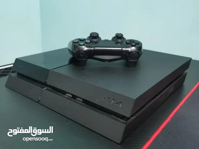 بلايستيشن 4 مع جهازين و العاب ون تيرا