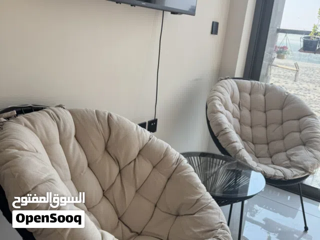 طاولة وكرسيين للحديقة