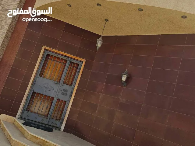 260 m2 5 Bedrooms Villa for Sale in Tripoli Abu Saleem