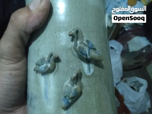 مزهرية فخارية عتيقة بلمسة فنية فريدة اعرض للبيع مزهرية فخارية مميزة، قطعة فنية تجمع بين الأصالة