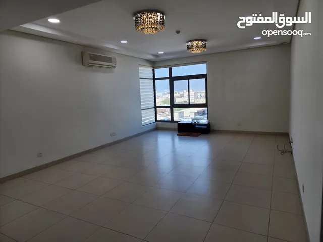 172 m2 4 Bedrooms Apartments for Rent in Central Governorate Isa Town