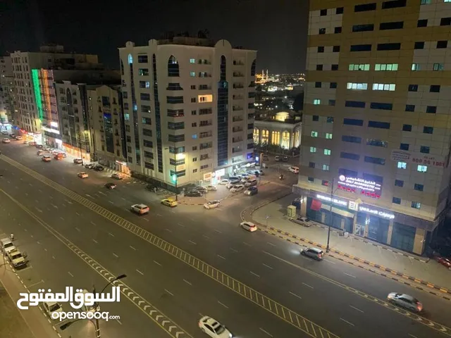 متوفر سكن بنات جديد وراقي جداً بمنتصف شارع الشيخ حمد الرئيسي