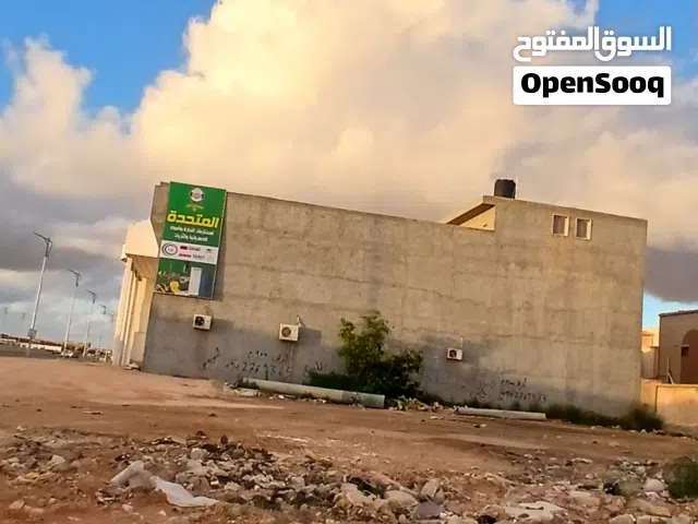 قطعة ارض 900 م ع قطران طول عند كوبري طياره حي السلام واجهتين كل واجها 30 م