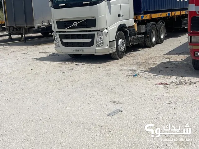Tractor Unit Volvo 2005 in Nablus