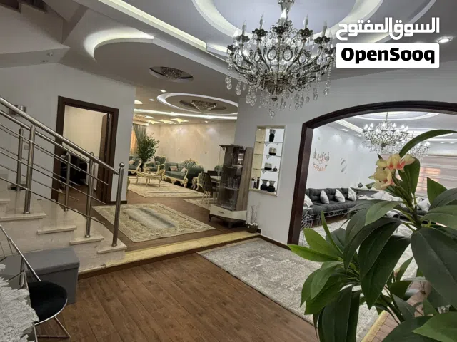 منزل طابقين -5 شوارع عين زارة