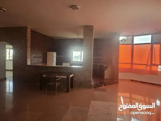 لدينا شقه دور تالت مفروشه جزء مكان خلة الفرجان قرب مسجد فاروق اقرا تحت