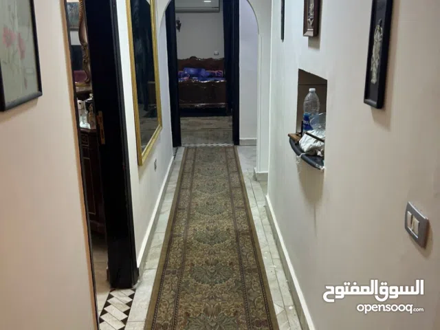 شقه للايجار مفروش في الدقي مده طويله