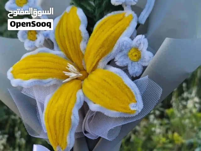 باقات ورد وشموع وهدايا وإكسسوارات (بكل حباسات) وكل ما يخطر ع بالك بنجسده ع ارض الواقع
