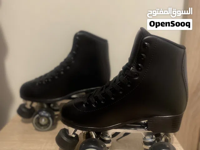 حذاء تزلج سكيت رول  أُستُعمل مره واحدة فقط في جلسة تصوير ولم يستخدم في التزلج