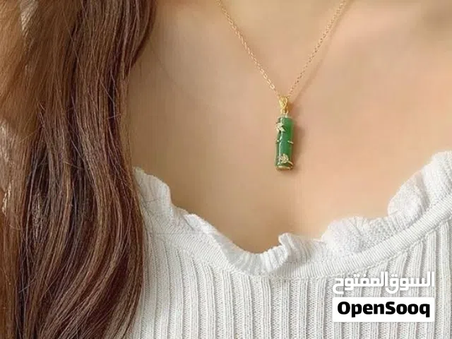 قلادة حجر نازكة