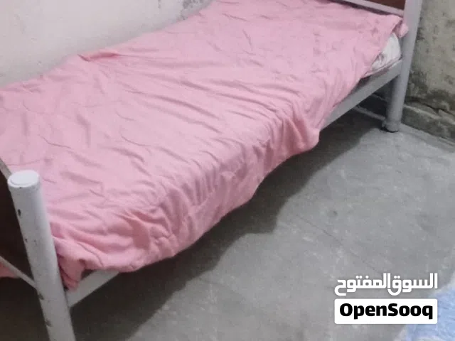 جرابي اطفال2 نضيفه للبيع مع المندر