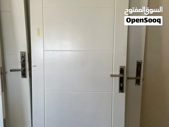 أبواب خشبية إيطالية مودرن (دهان شركة) بحالة الوكالة - للبيع