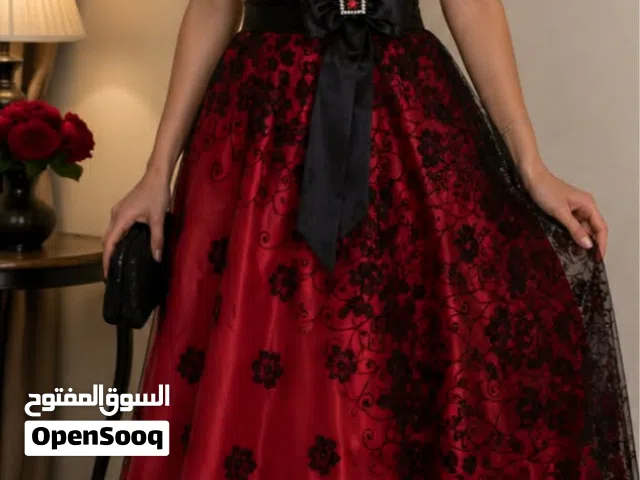 فستان سهرة لبسة وحدة حالة ممتازة سايز 44