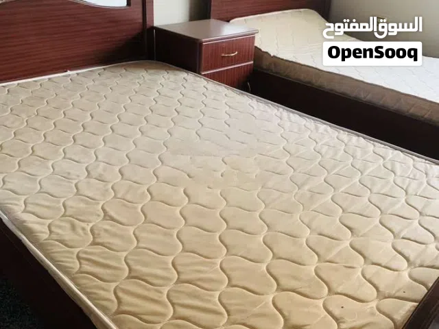 غرفة نوم خشب ثقيل للبيع بسعر مغري بسبب الترحيل الغرفه مكونه من 2 سرير مفرد ونص عدد 2 مع الفرشات