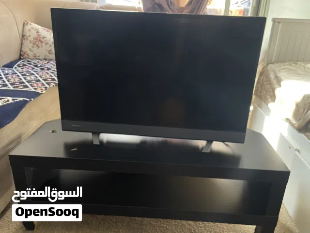 طرابيزه طاوله تيلفزيون مستعمله ايكيا  يوجد بيها خدوش بسيطه للمصدقيه ما تاثر في شئ