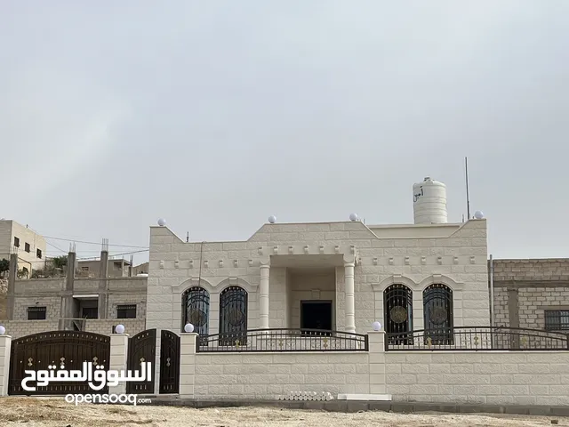 156m2 4 Bedrooms Townhouse for Sale in Zarqa Graiba