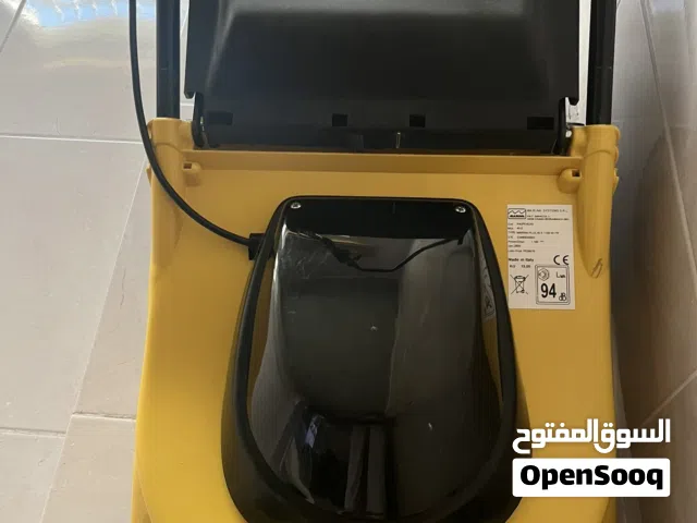 ماكينة قص عشب بحالة ممتازة