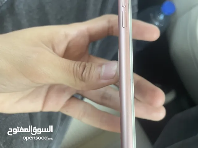 ايفون 7 مغير بطارية نسبة 93 بحالة ممتازة